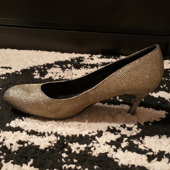 NINE WEST sz6.5 Silver/gunmetal Sparkle pumps - Picture 9 of 14
